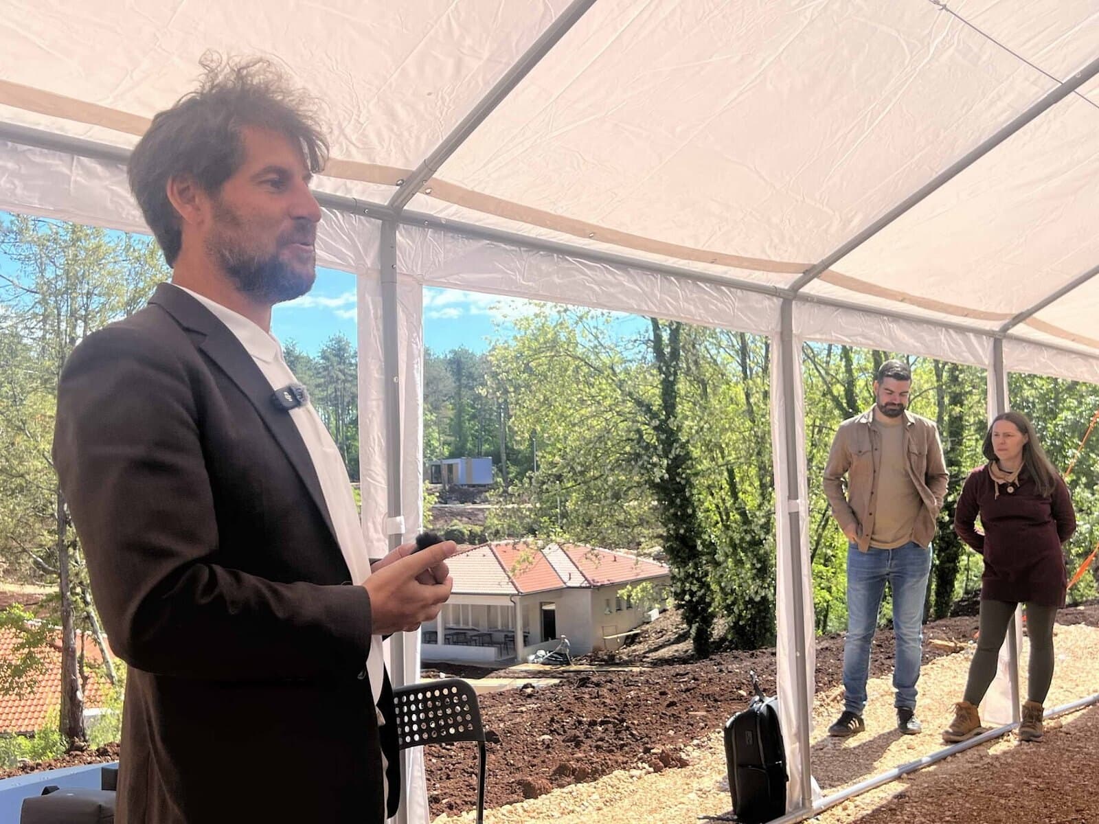 Rahim Taghizadegan speaks at an Alpen-Adria Salon in a transparent tent at the site in Istria